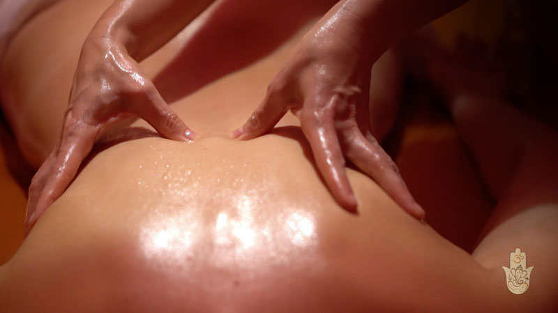 schiena dorso massaggio ayurvedico